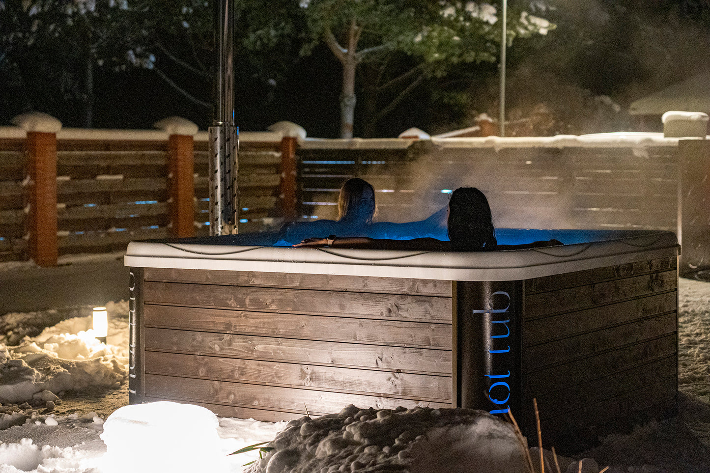 Outdoor ACRYL- Whirlpool / Badezuber 245 x 245cm mit Holzofen / Hot Tube