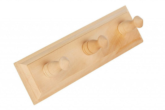 Wandhakenleiste aus Holz mit drei Kleiderhacken